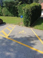 novo prakirišče za invalide na pokopališču Muta-Vuzenica